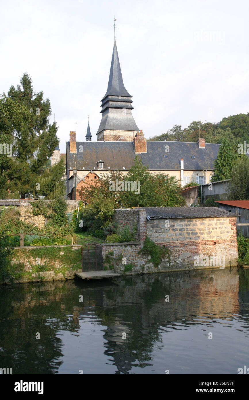 France, Haute-Normandie, eure, Broglie, jardin aquatique, bords de la charenton, barque, reflet sur l'eau, maisons, habitat, clocher, Banque D'Images