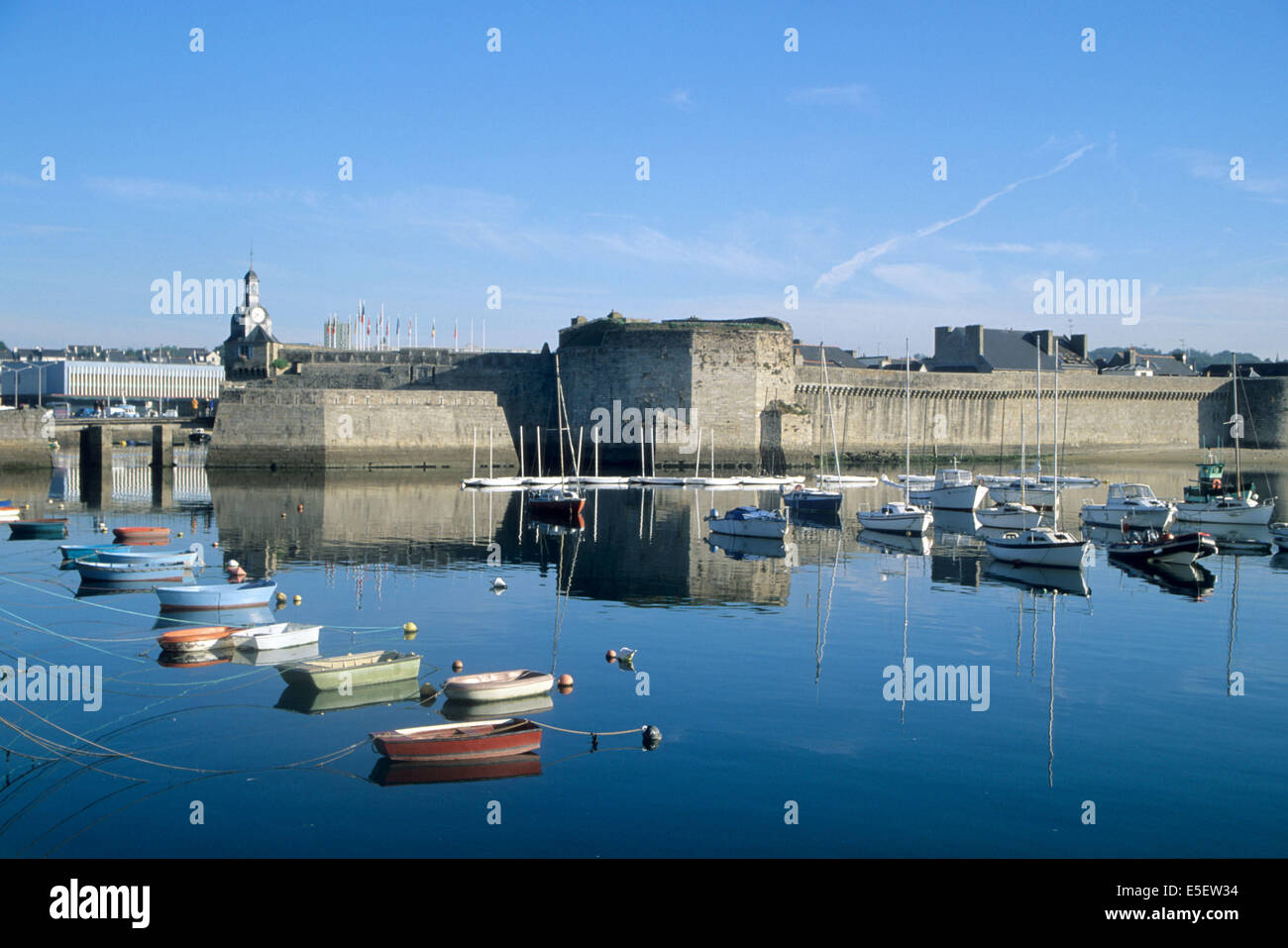 France, Bretagne, finistère Sud, cornouaille, Concarneau, la ville close, fortification vauban, port de plaisance, voliers, vedettes, quai, bateaux, annexes Banque D'Images