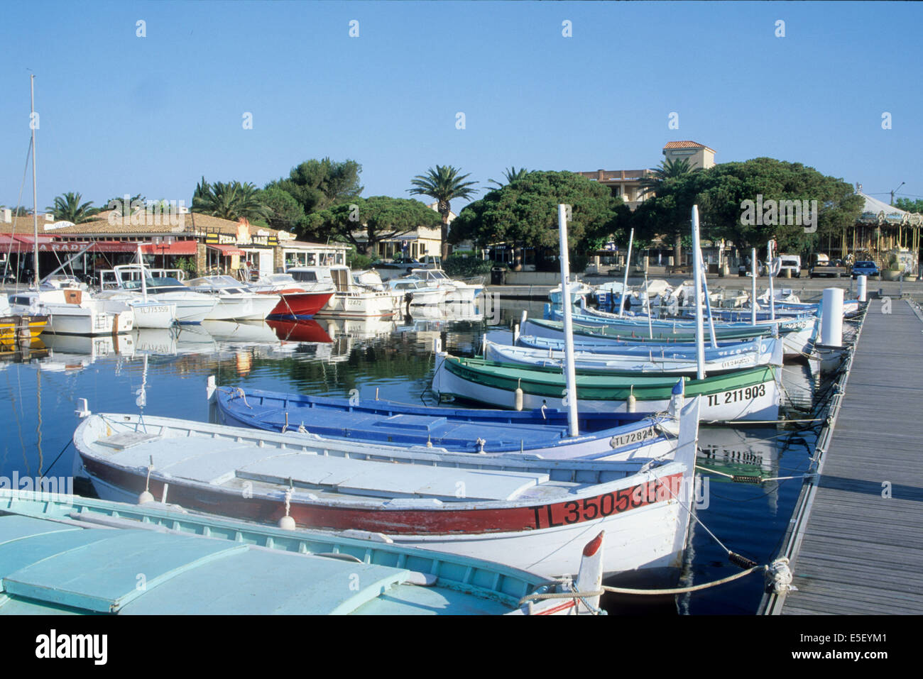 France, région paca, var, la londe les maures, port, barques, bateaux, plaisance, pontons, Banque D'Images