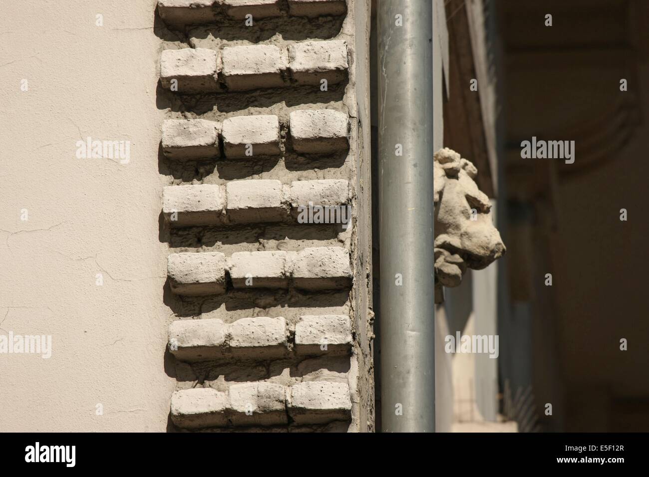 France, paris, arrondissement de paris, place charles michels, angle de la rue des entrepreneurs, briques d'attente en pichon d'immeuble, Banque D'Images