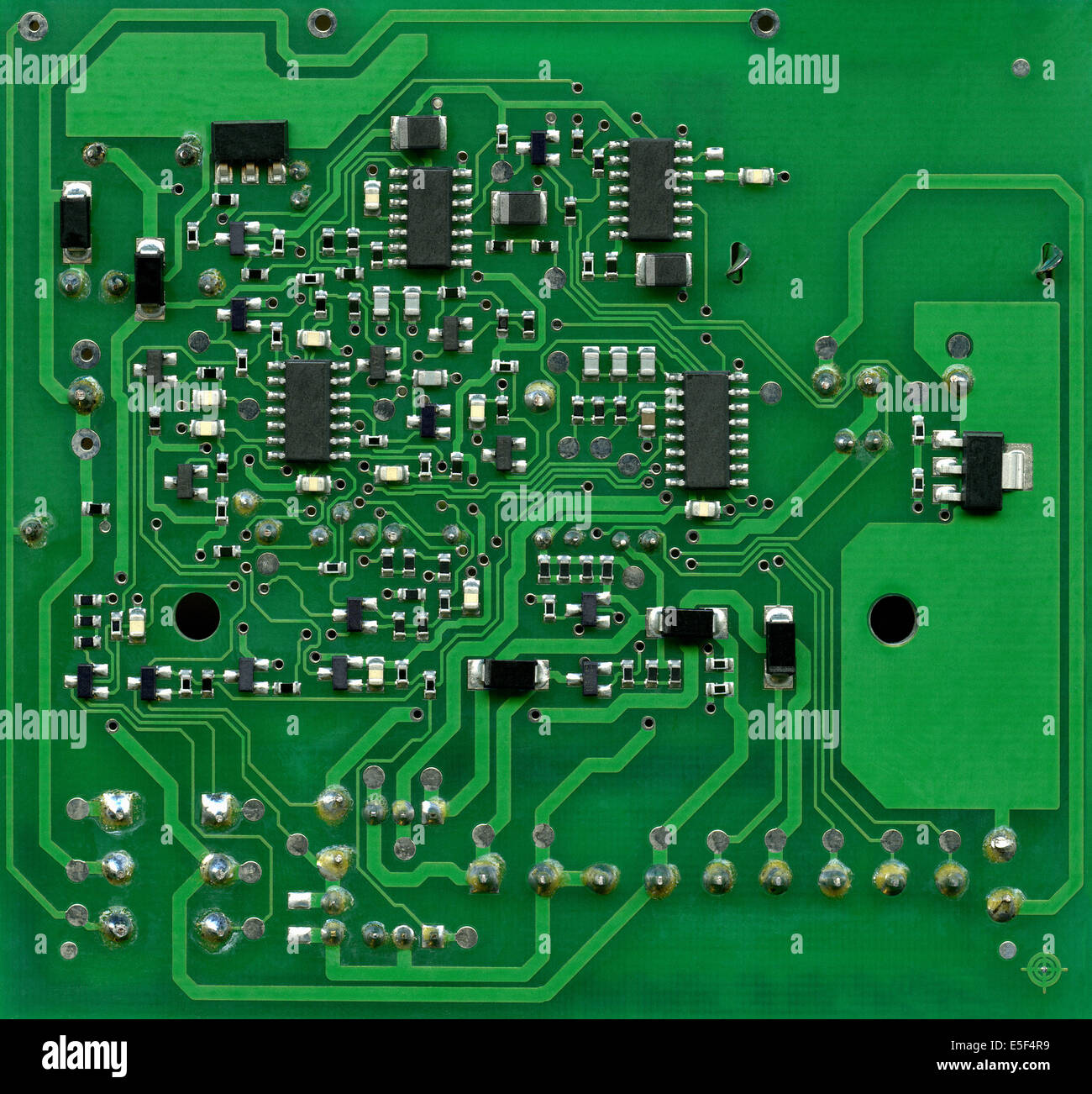 Un carré sur l'image d'une carte de circuits imprimés avec des composants Banque D'Images
