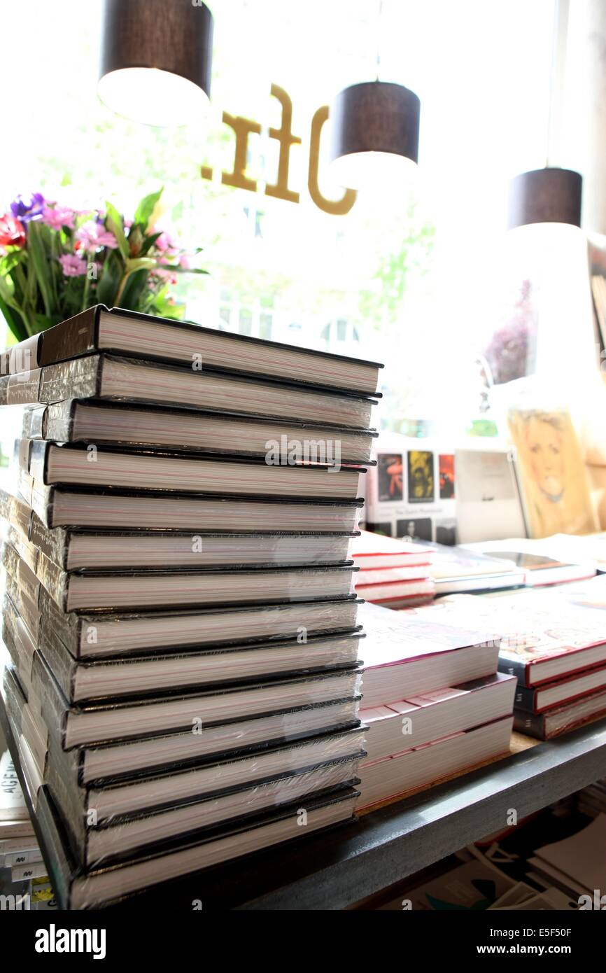 France, ile de france, paris 3ème arrondissement, 20 rue Dupetit thouars, librairie galerie Ofr, livres d'art, design, mode, expo, Date : 2011-2012 Banque D'Images