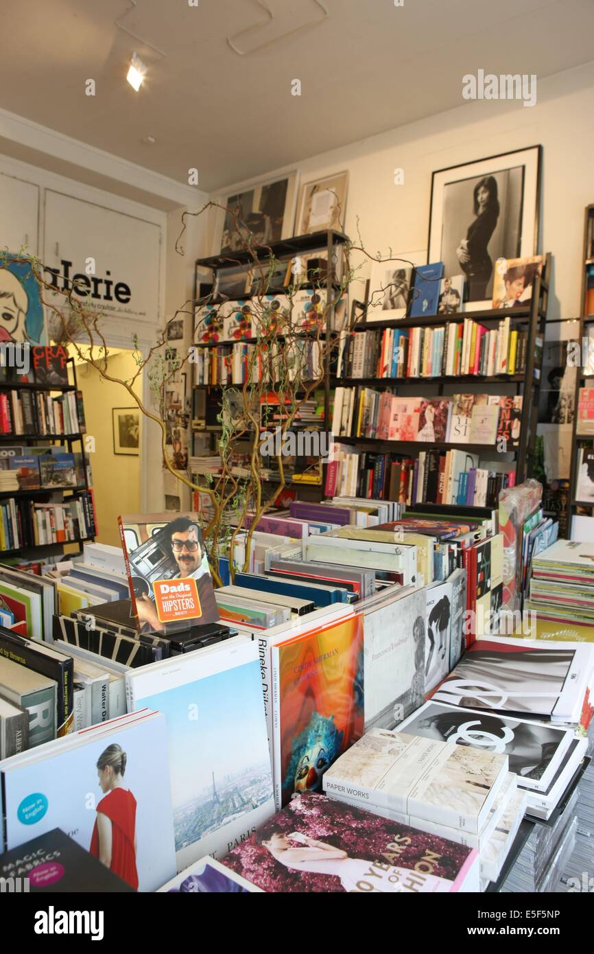 France, ile de france, paris 3ème arrondissement, 20 rue Dupetit thouars, librairie galerie Ofr, livres d'art, design, mode, expo, Date : 2011-2012 Banque D'Images