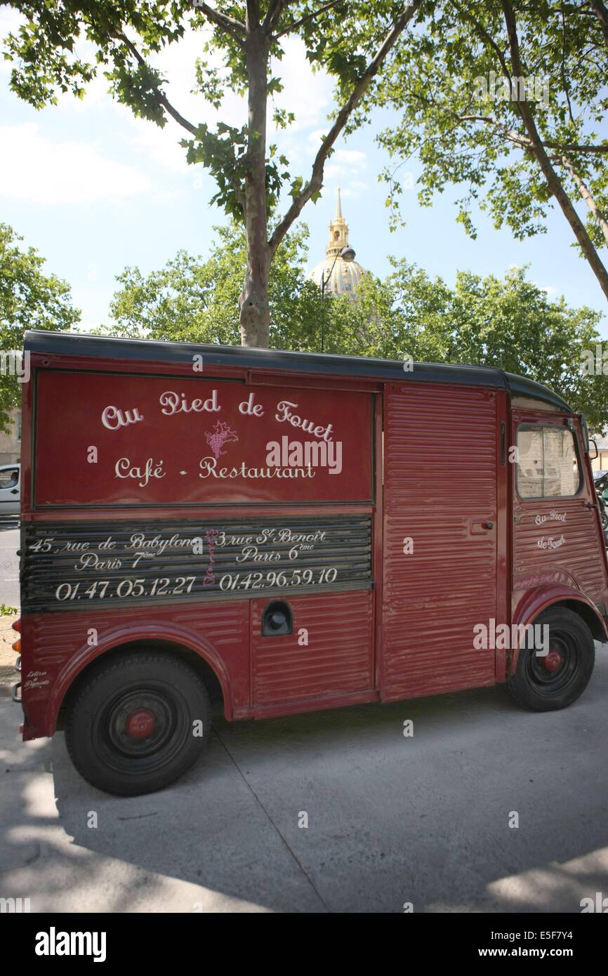 France, ile de france, paris, 7e arrondissement, 45 rue de babylone, restaurant au pied du fouet, camion public citroën gare pres des invalides. Date : 2011-2012 Banque D'Images
