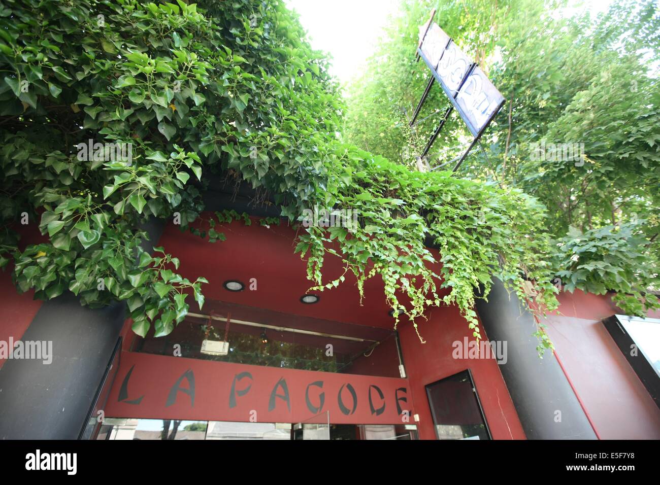 France, ile de france, paris, 7e arrondissement, rue de babylone, cinéma la pagode, source d'inspiration asiatique. Date : 2011-2012 Banque D'Images