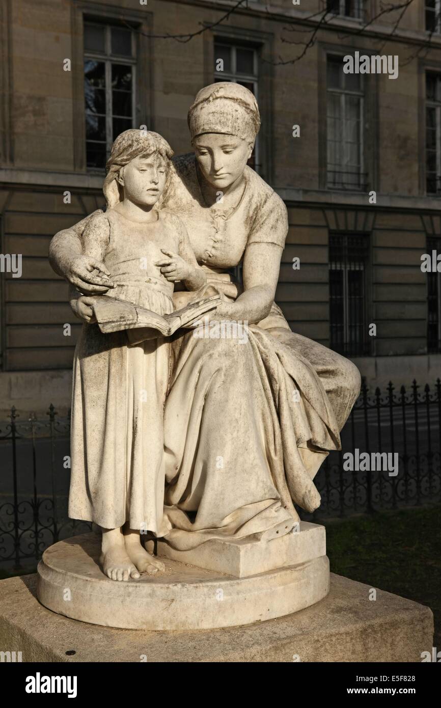 France, ile de france, paris 7e arrondissement, rue saint dominique, place samuel rousseau face à la basilique sainte clotilde, l'éducation maternelle oeuvre du sculpteur eugene delaplanche Date : 2011-2012 Banque D'Images