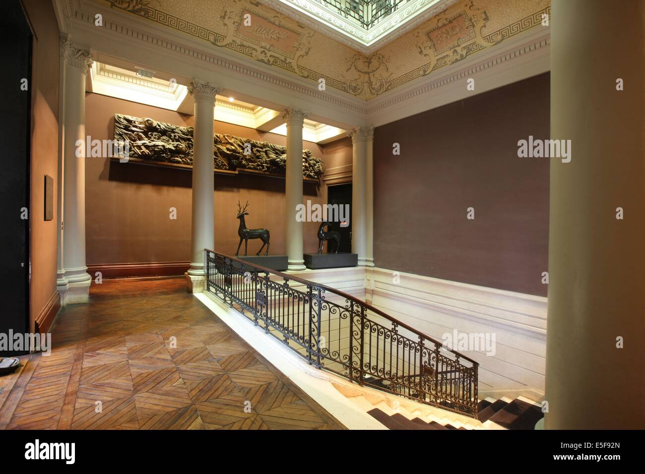 France, ile de france, paris 8e arrondissement, 7 rue velasquez, musée cernuschi, musée des arts asiatiques, mairie de paris, culture, hôtel particulier, grand escalier mécanique Date : 2011-2012 Banque D'Images