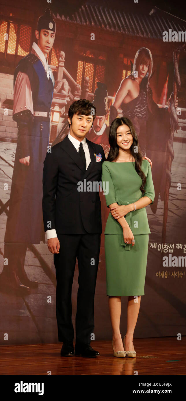 Yea-Ji Il-Woo Jung et Seo, 29 juil., 2014 : acteur sud-coréen Jung Il-woo (L) et l'actrice Seo Oui-ji posent au cours d'une présentation de leur nouvelle dramatique "le veilleur de nuit's Journal" à Séoul, Corée du Sud. © Lee Jae-Won/AFLO/Alamy Live News Banque D'Images