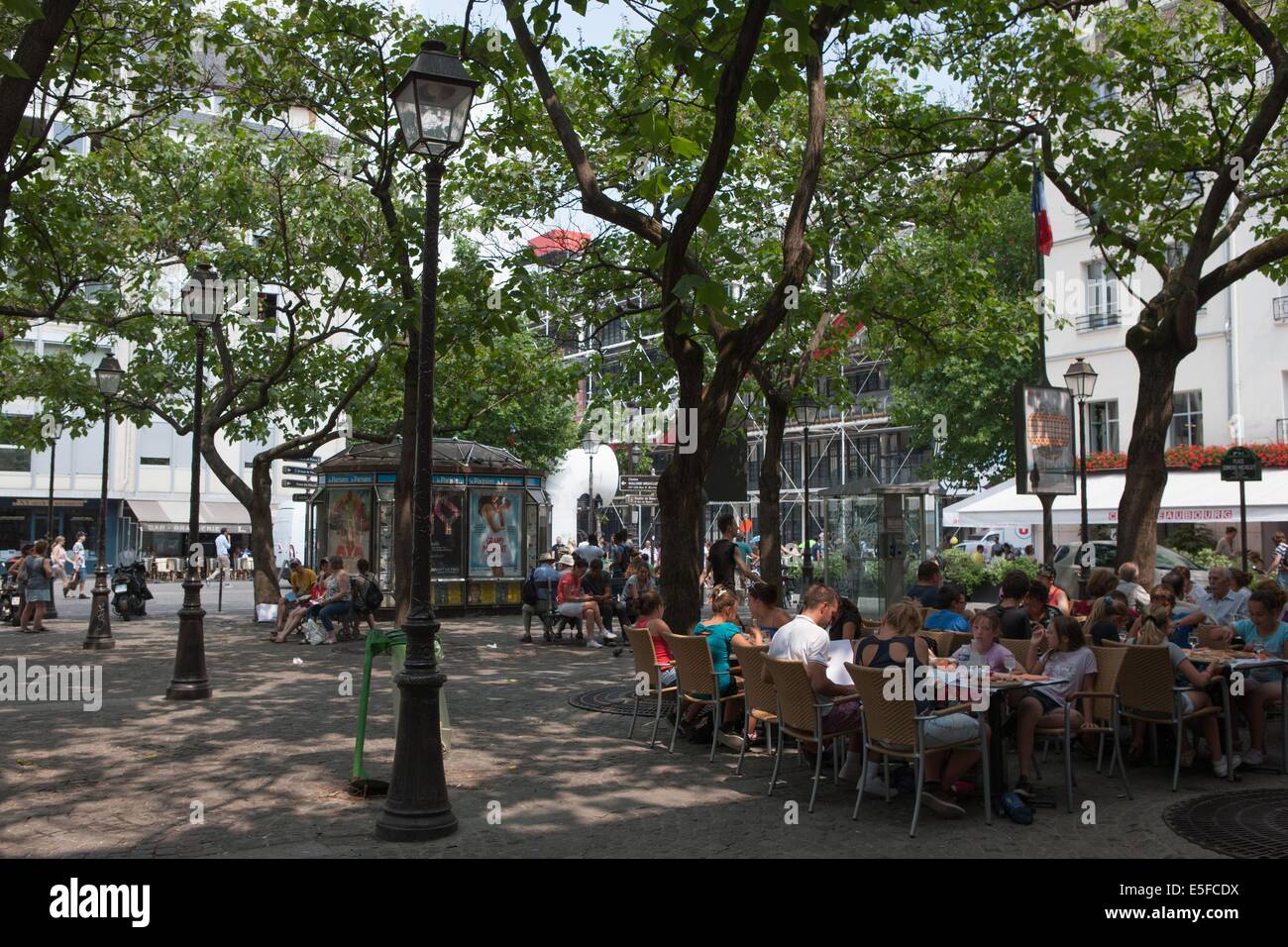 France, région Ile de France, Paris 4 e arrondissement, Beaubourg, Centre Georges Pompidou, piazza, place, touristes, restaurant, Banque D'Images