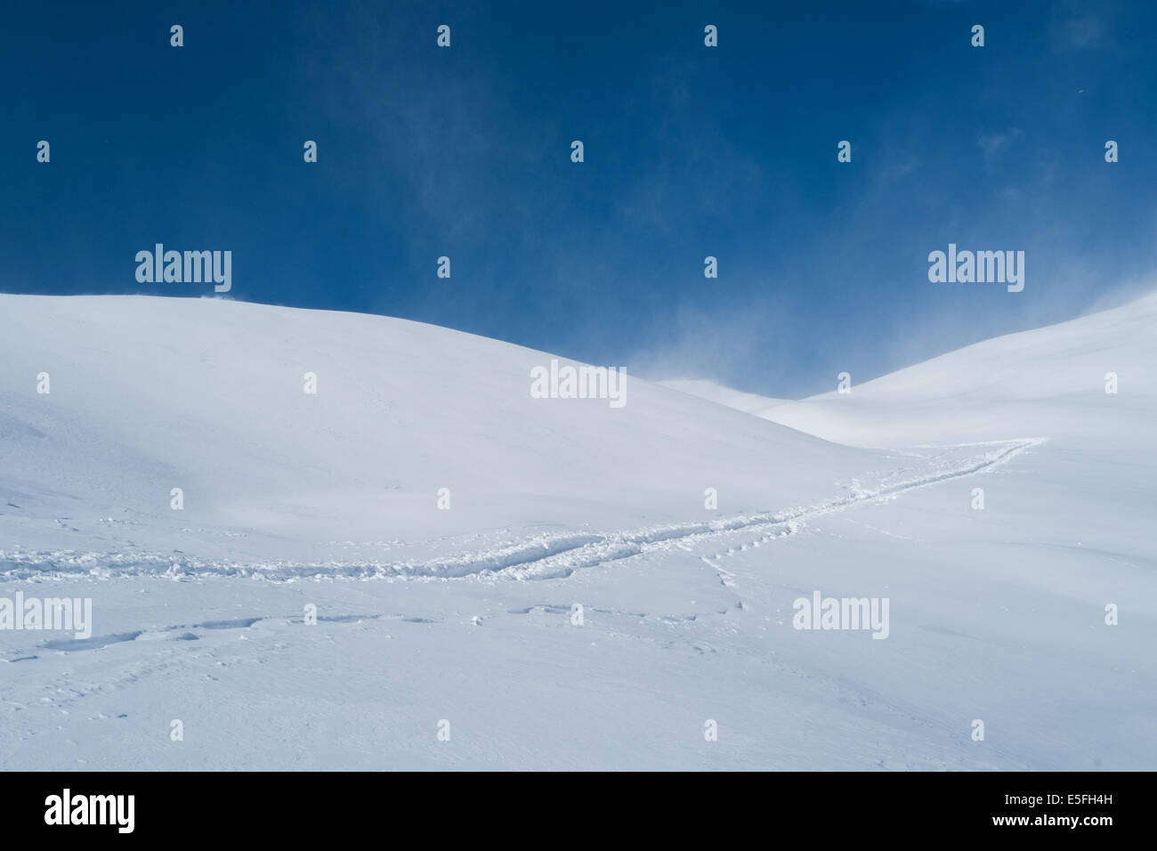 Les montagnes avec de la neige dans les montagnes des Alpes, Schilpario, Italie Banque D'Images