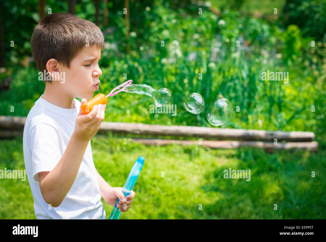 Enfant fait des bulles. Green Park Banque D'Images
