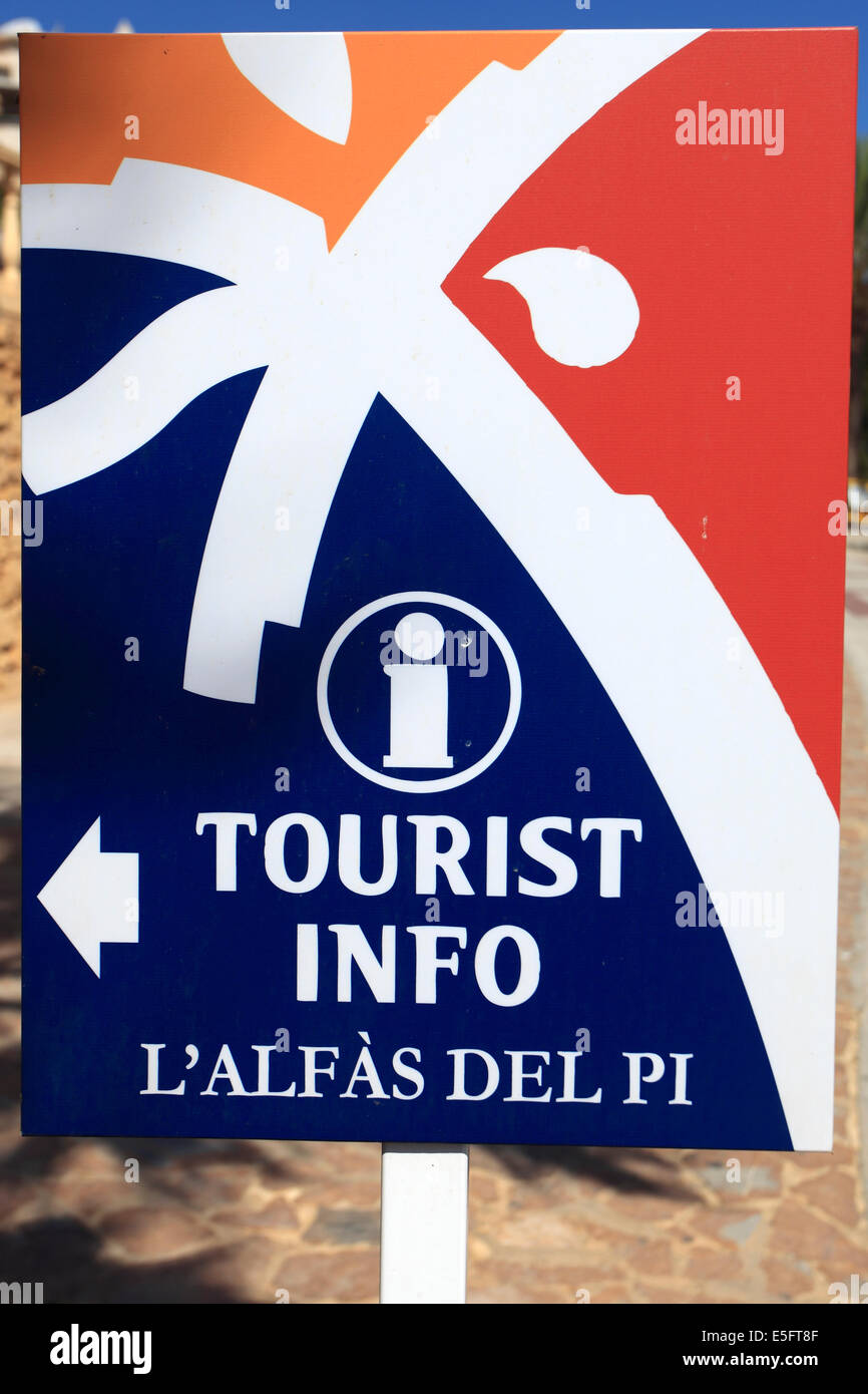 Panneau d'informations touristiques, ville côtière d'Albir, mer Méditerranée, Costa Blanca, Espagne, Europe. Banque D'Images