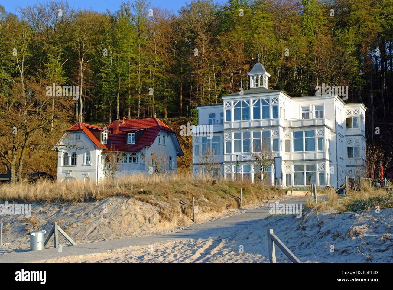 Appartements de vacances dans une villa blanche sur la mer Baltique Mecklembourg-Poméranie-Occidentale  > Rügen - Allemagne Banque D'Images