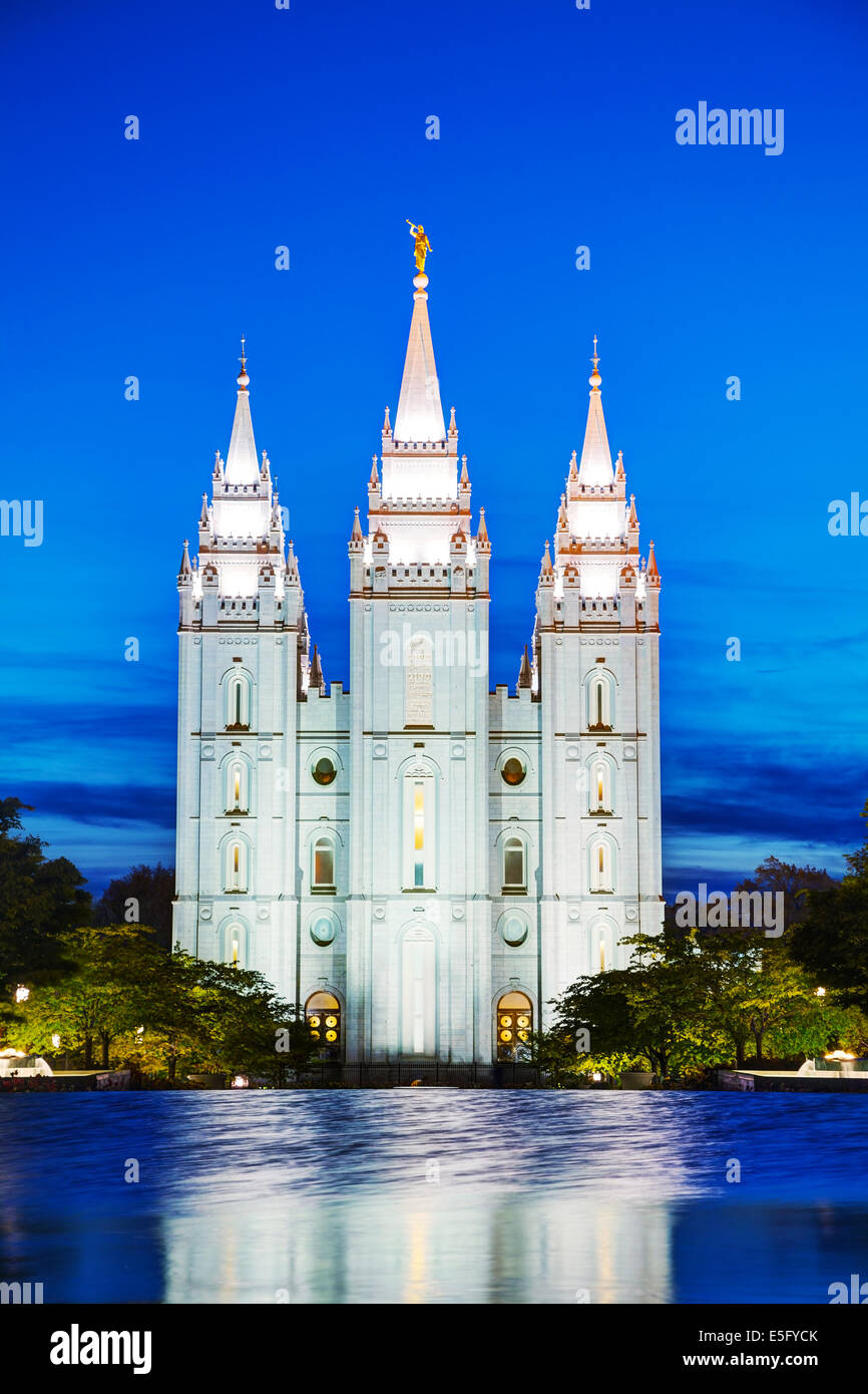 Temple des Mormons à Salt Lake City, UT dans la nuit Banque D'Images