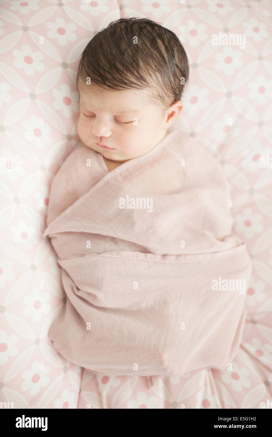 Portrait de bébé endormi (0-1 mois) Banque D'Images