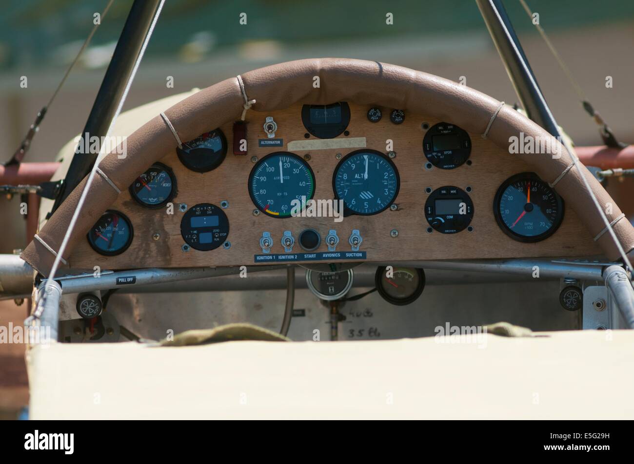 Pilotage de la vieille réplique avion Blériot XI, France Banque D'Images