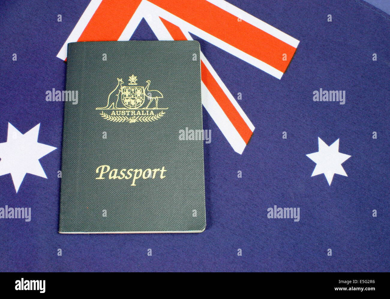 Close up of Australian Croix du Sud drapeau avec passeport australien pour l'événement de voyage Australie Banque D'Images