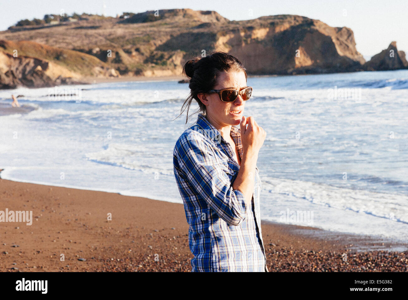 View of woman at beach Banque D'Images