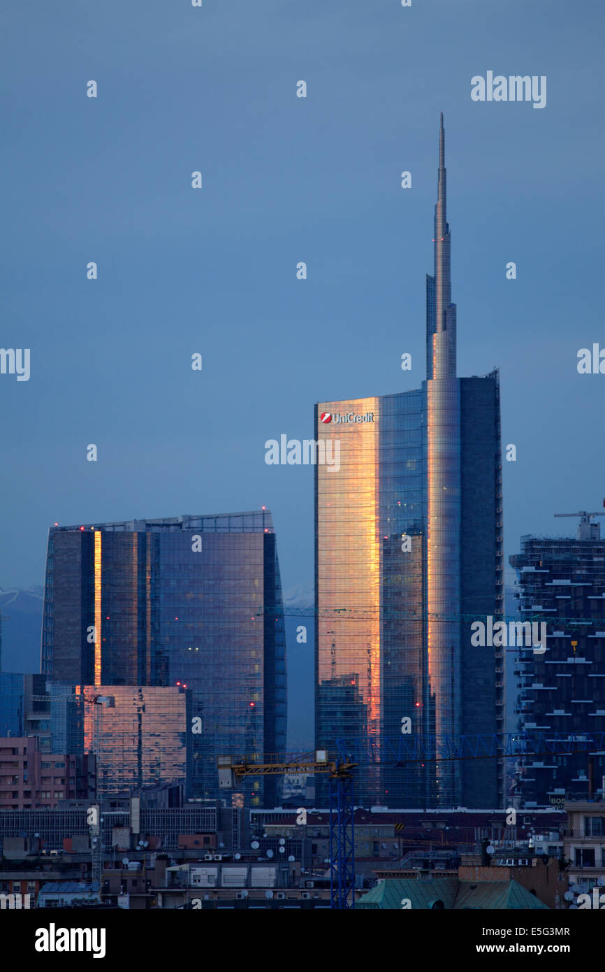 Moder gratte-ciel à Porta Nuova et Unicredit tower, Milan, Italie Banque D'Images