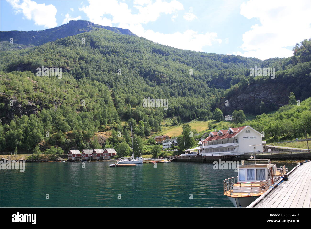 Flåm Marina & Apartments, Flåmsdalen, Aurlandsfjorden, Aurland, le Sognefjorden, Sogn og Fjordane, Vestlandet, Norvège Banque D'Images