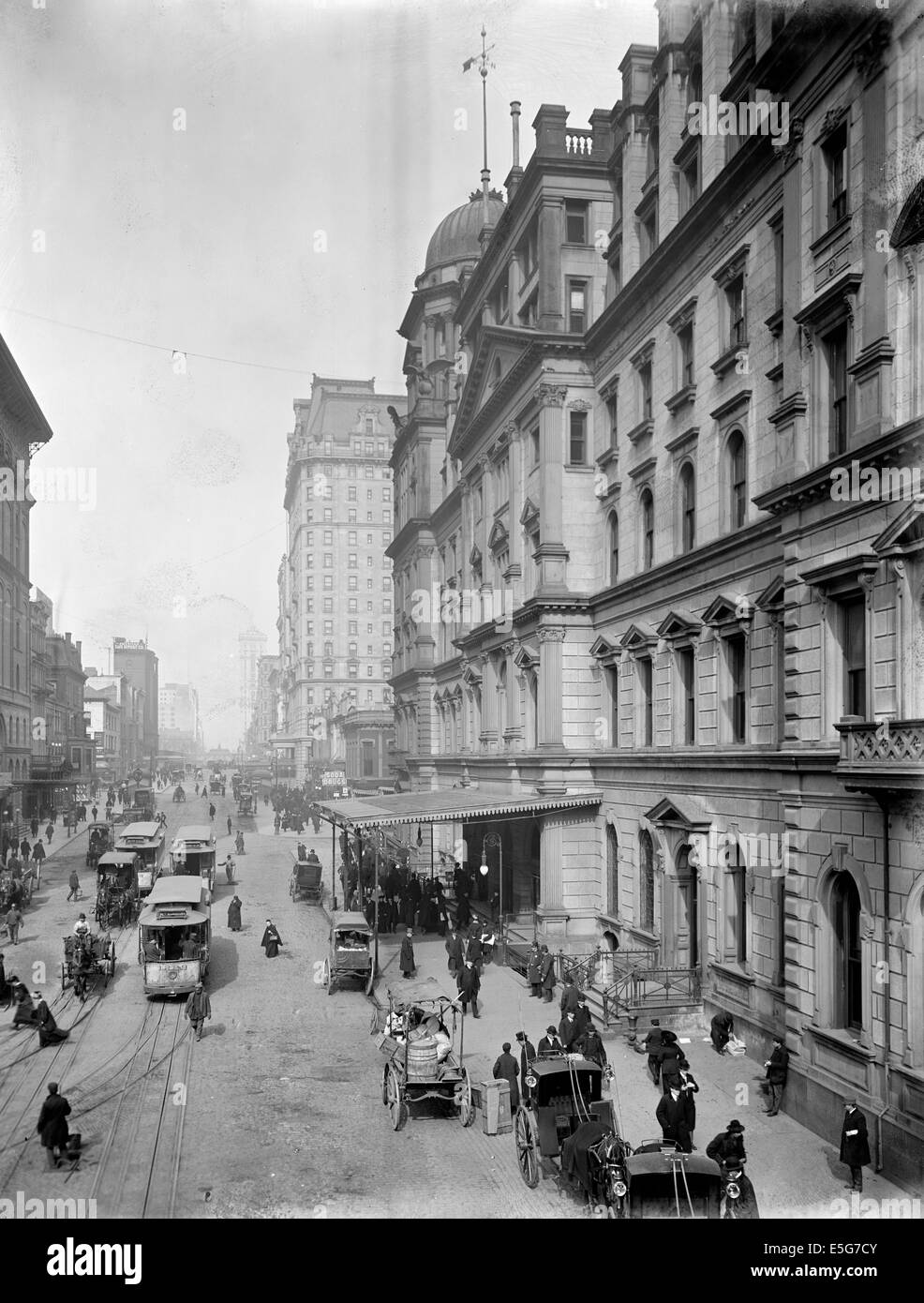 La ville de New York, le Shatow, 42e Rue, montrant entrée de la gare Grand Central, vers 1905 Banque D'Images