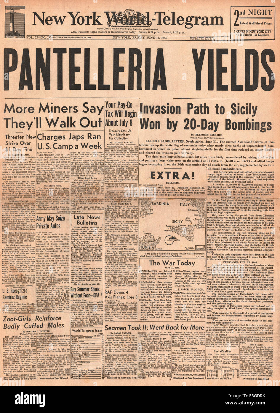 1943 New York World Telegram page avant la remise des rapports des forces de l'axe aux Alliés sur Pantelleria Banque D'Images