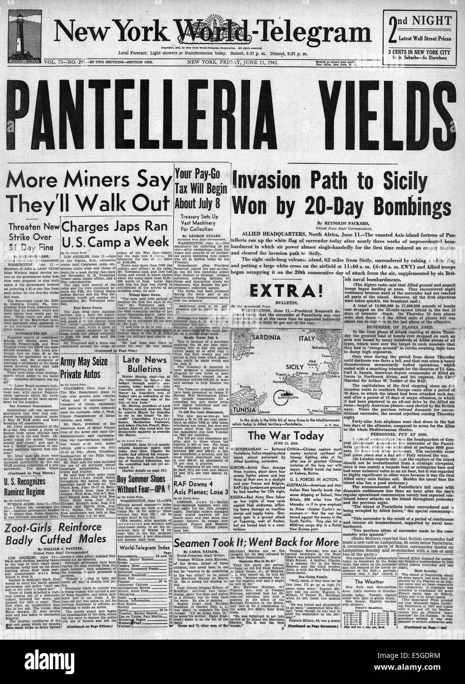 1943 New York World Telegram page avant la remise des rapports des forces de l'axe aux Alliés sur Pantelleria Banque D'Images