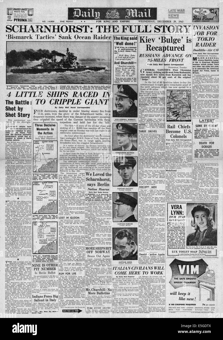 1943 Daily Mail/la page déclaration naufrage du cuirassé allemand Scharnhorst Banque D'Images