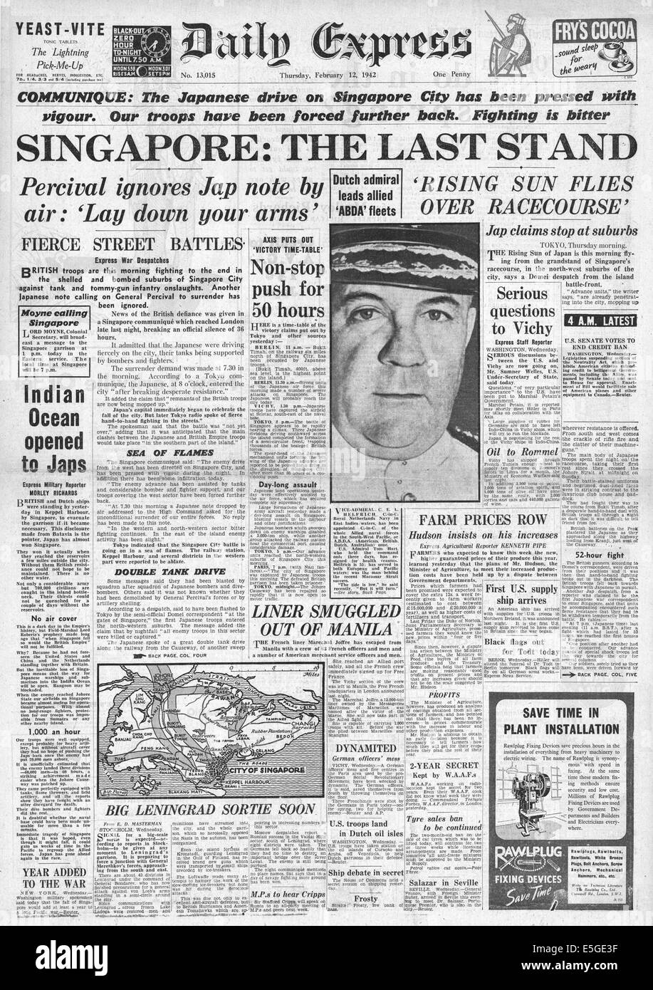 1942 Daily Express page d'avoir signalé la chute de Singapour à l'armée japonaise Banque D'Images