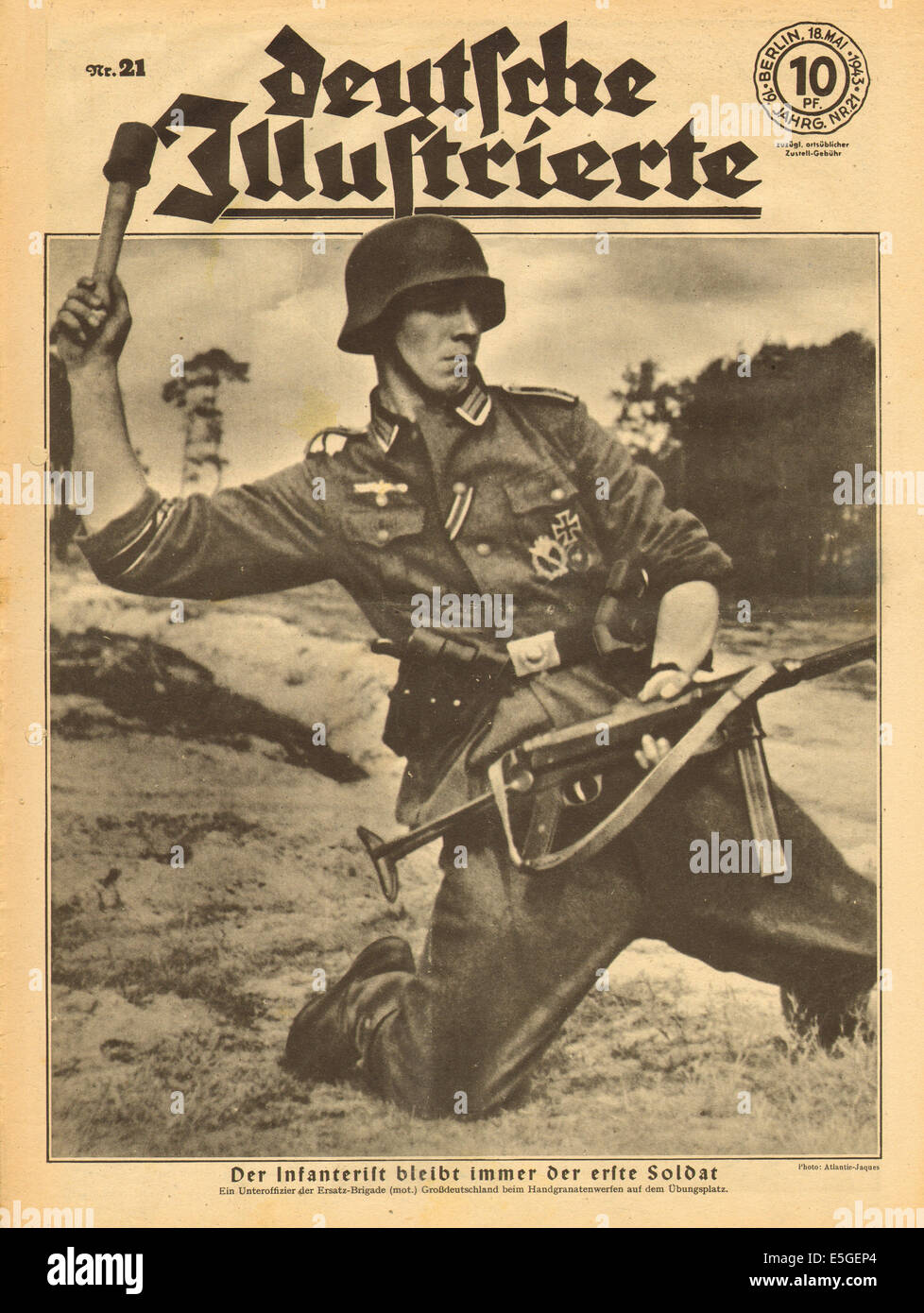 1943 Deutsche Illustrierte front page montrant un soldat de la Wehrmacht en action Banque D'Images