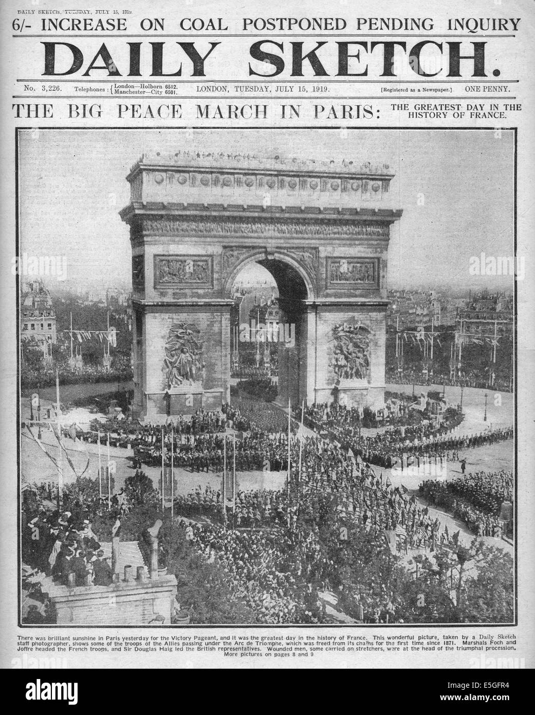 1919 Daily Sketch page d'avoir signalé la Marche pour la paix à Paris à l'Arc de Triomphe Banque D'Images