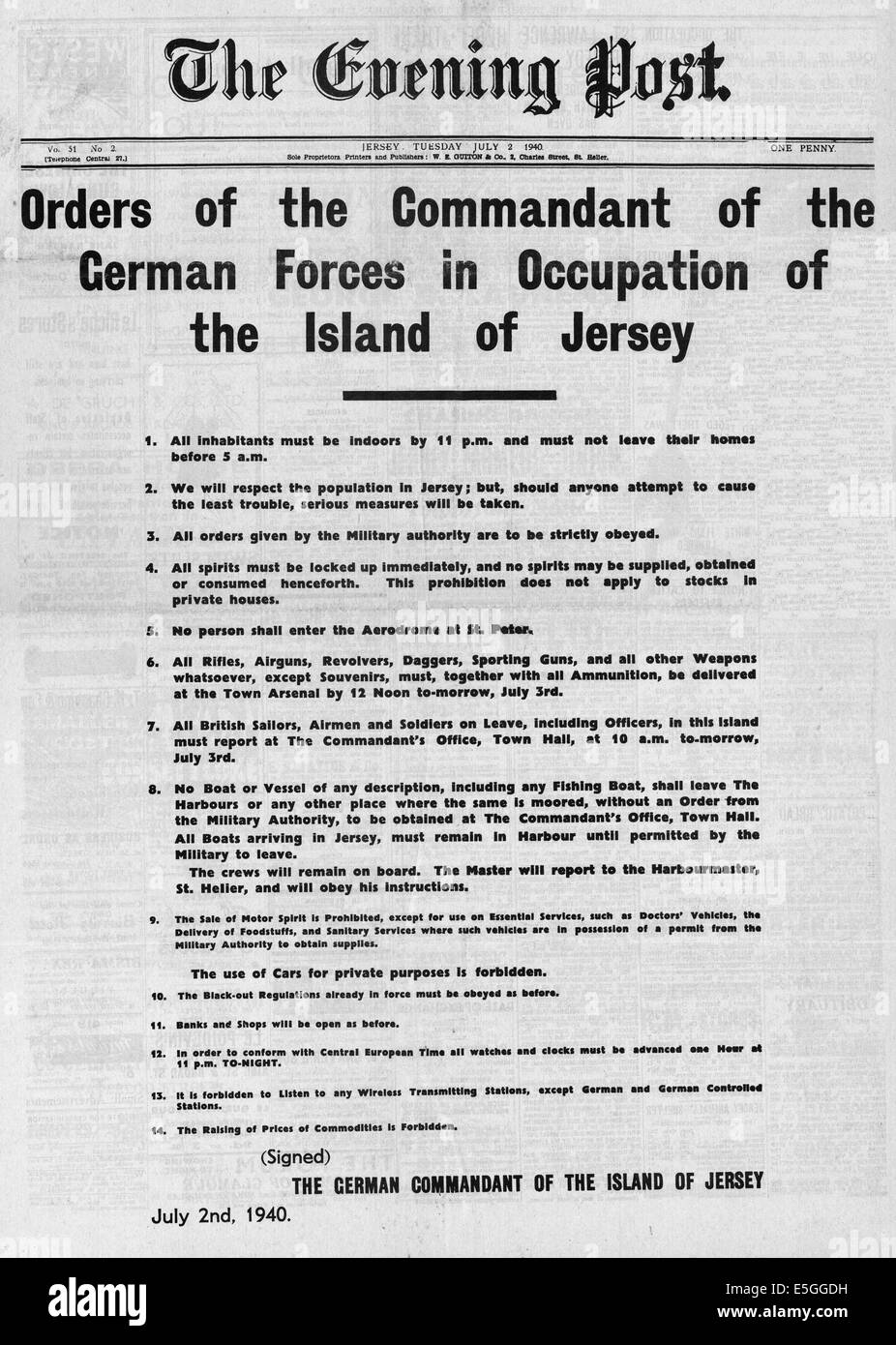 L'affiche de 1940 avec liste des commandes pour les citoyens de l'île de Jersey faite par le Commandant des forces allemandes dans l'Occupation Banque D'Images