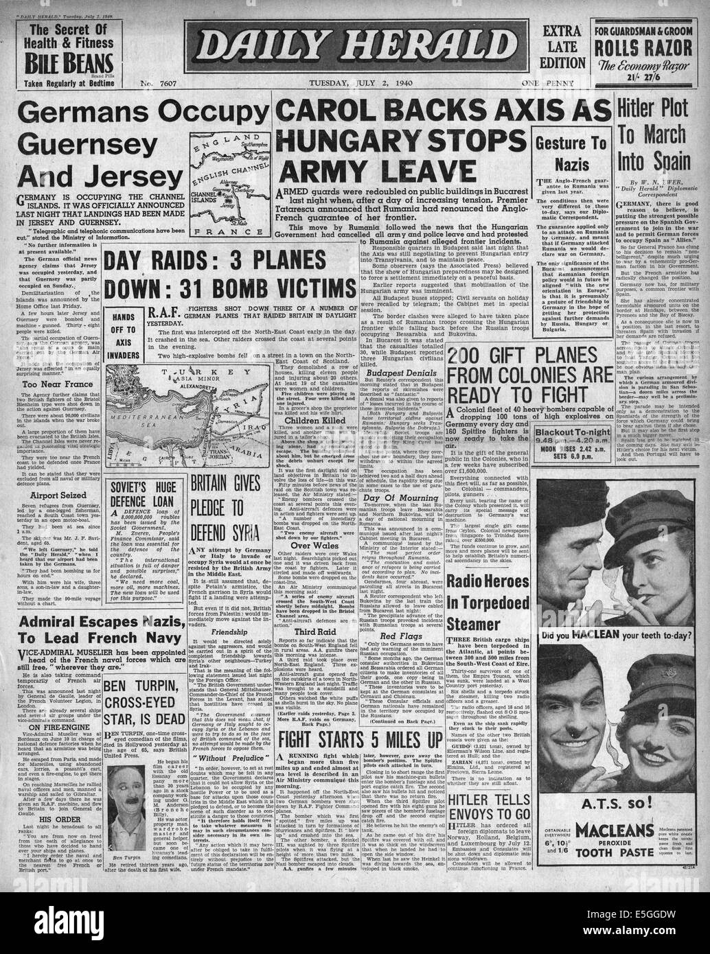 1940 Daily Herald/la page déclaration les forces allemandes occupent les îles Guernesey et Jersey Banque D'Images