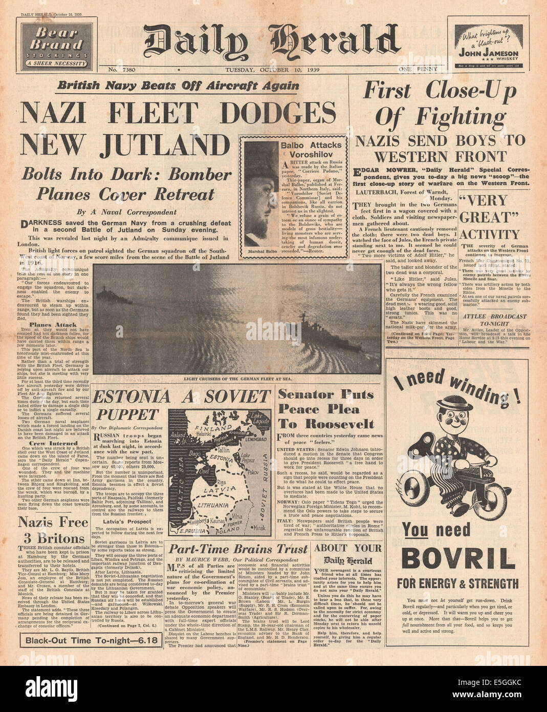 1939 Daily Herald front page escadron de la marine allemande de rapports fuir Royal Navy en mer du Nord Banque D'Images