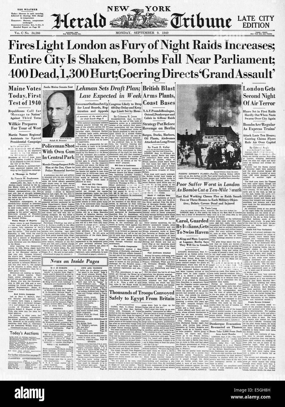 1940 New York Herald-Tribune front page reporting Luftwaffe raid contre Londres Banque D'Images