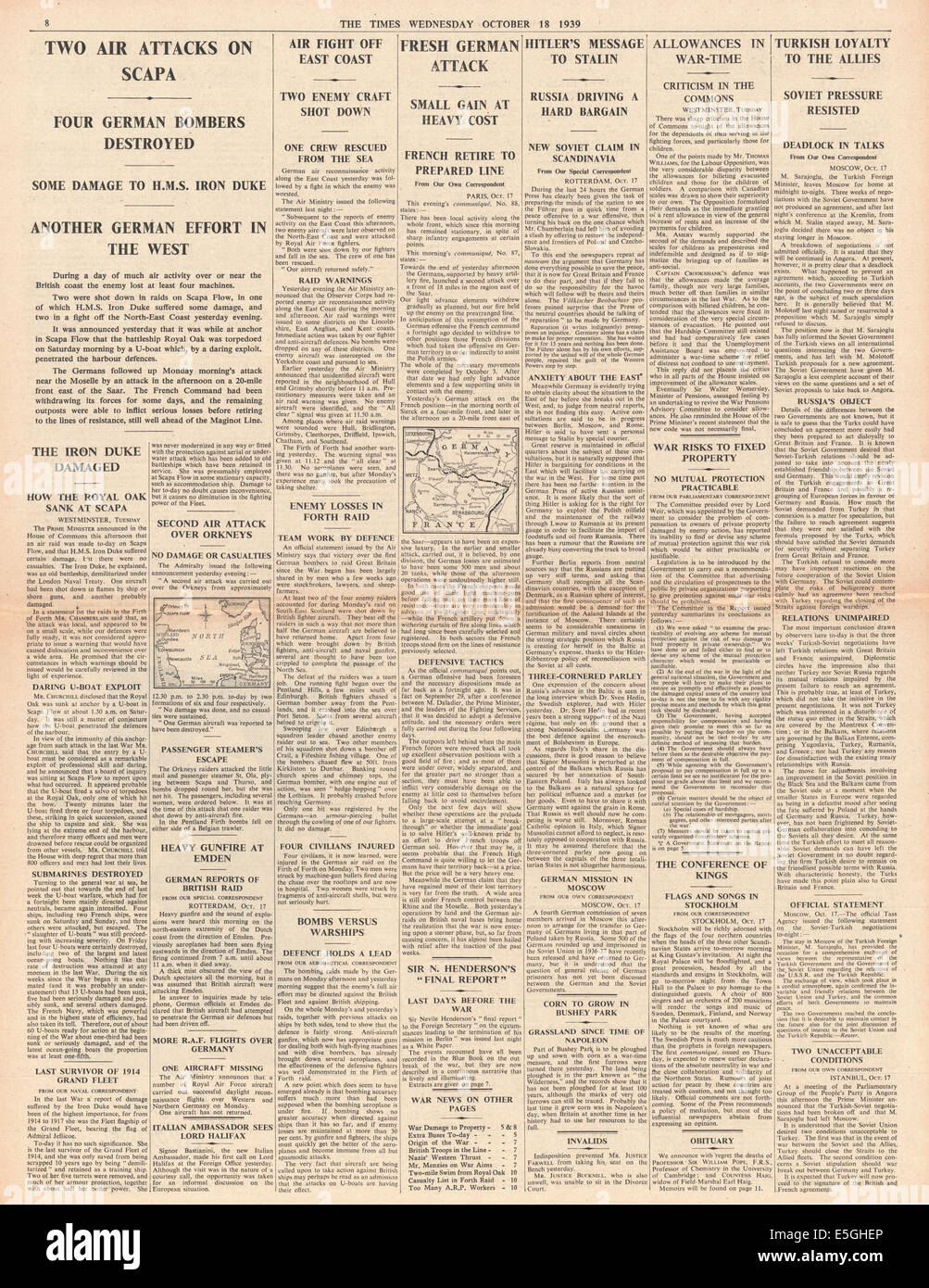 1939 fois la page 8 présentation de rapports German air raid sur base de la Royal Navy à Scapa Flow et la Côte Est Banque D'Images