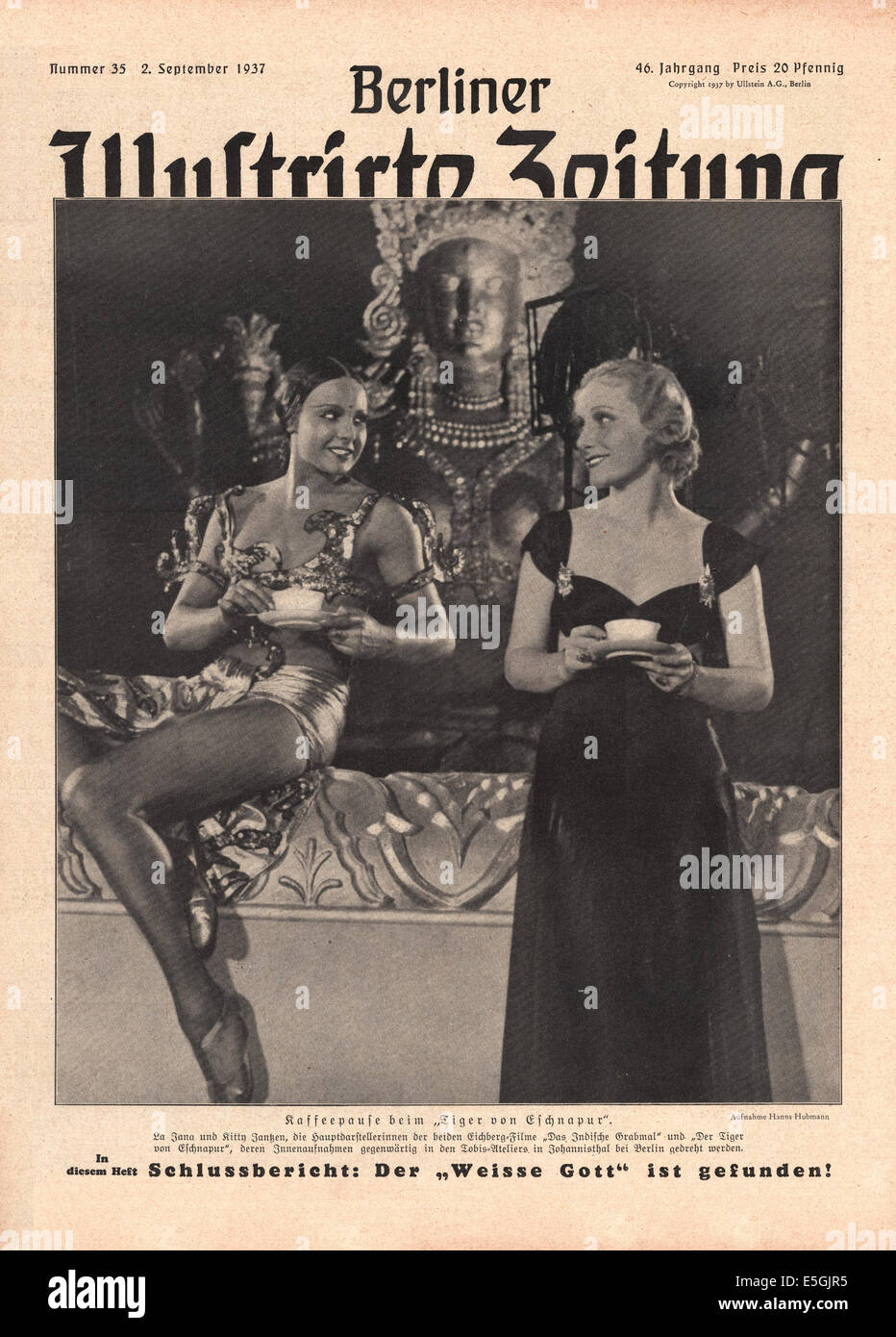 1937 Berliner Illustrierte Zeitung (Allemagne) de la couverture d'actrices La Jana et Kitty et Janssen ont une pause café faire le film Der Tiger von (Bengale, tigre du Bengale, le) Banque D'Images