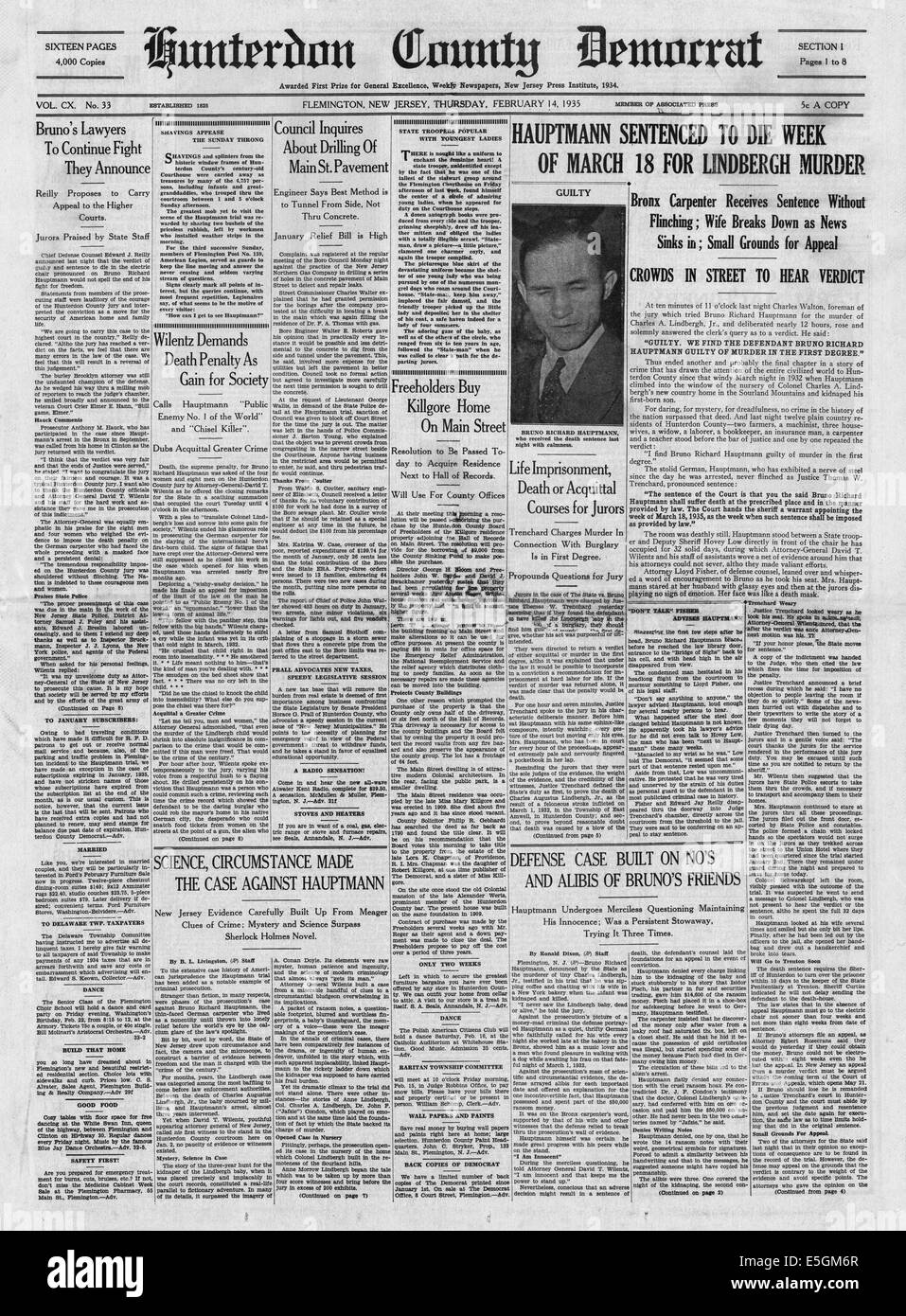 1935 Hunterdon Comté-démocrate (USA)/la page déclaration Bruno Hauptmann coupable et condamné à mort dans l'enlèvement et le meurtre de bébé Linbergh Banque D'Images