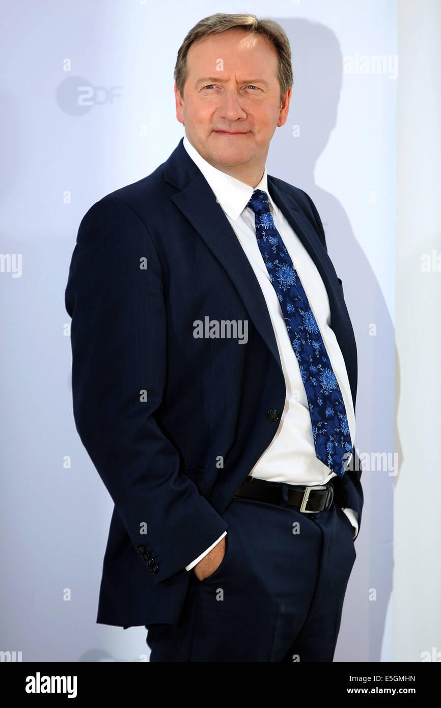 Hambourg, Allemagne. 31 juillet, 2014. L'acteur britannique Neil Dudgeon pose lors d'un photocall de chaîne de télévision allemande ZDF à Hambourg, Allemagne, 31 juillet 2014. Les nouveaux épisodes de la série 'crime ZDF Inspecteur Barnaby' avec Dudgeon comme Detective Chief Inspector John Barnaby va commencer le 21 septembre 2014. Photo : MALTE CHRÉTIENS/dpa/Alamy Live News Banque D'Images