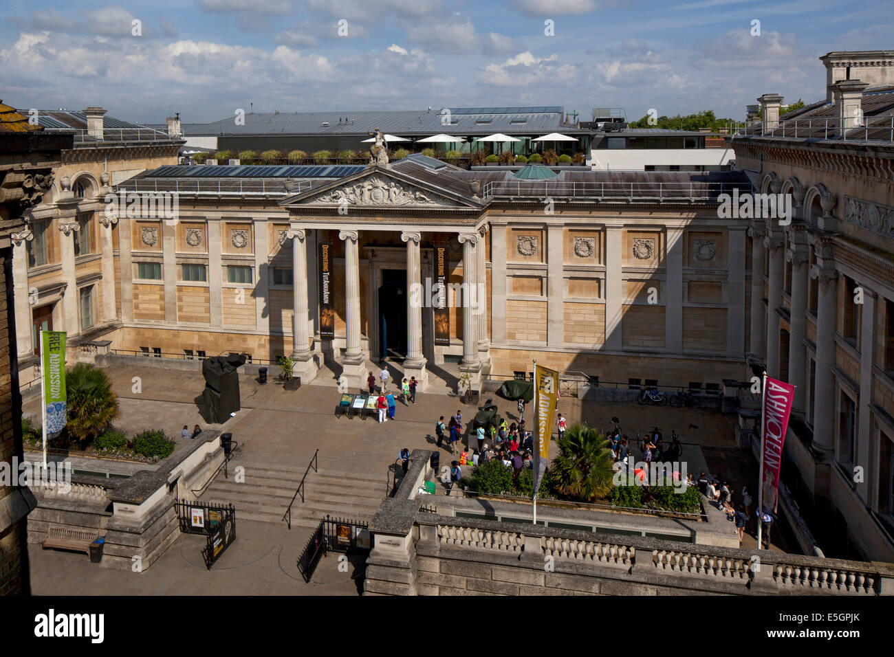 Façade principale entrée au Ashmolean Museum, Oxford, Oxfordshire, Angleterre Banque D'Images