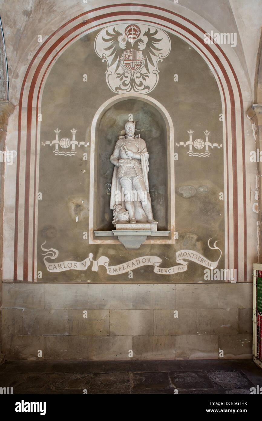 Statue de l'Empereur Charles V dans le monastère de Montserrat en Catalogne, Espagne. Banque D'Images