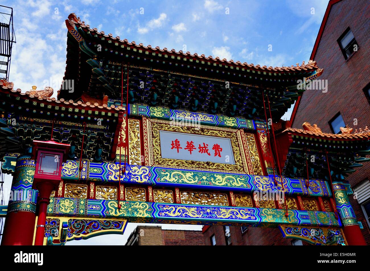 Philadelphie, Pennsylvanie : La porte de l'amitié sino-américaine sur le passage de roue et la 9ème rue dans le quartier chinois Banque D'Images