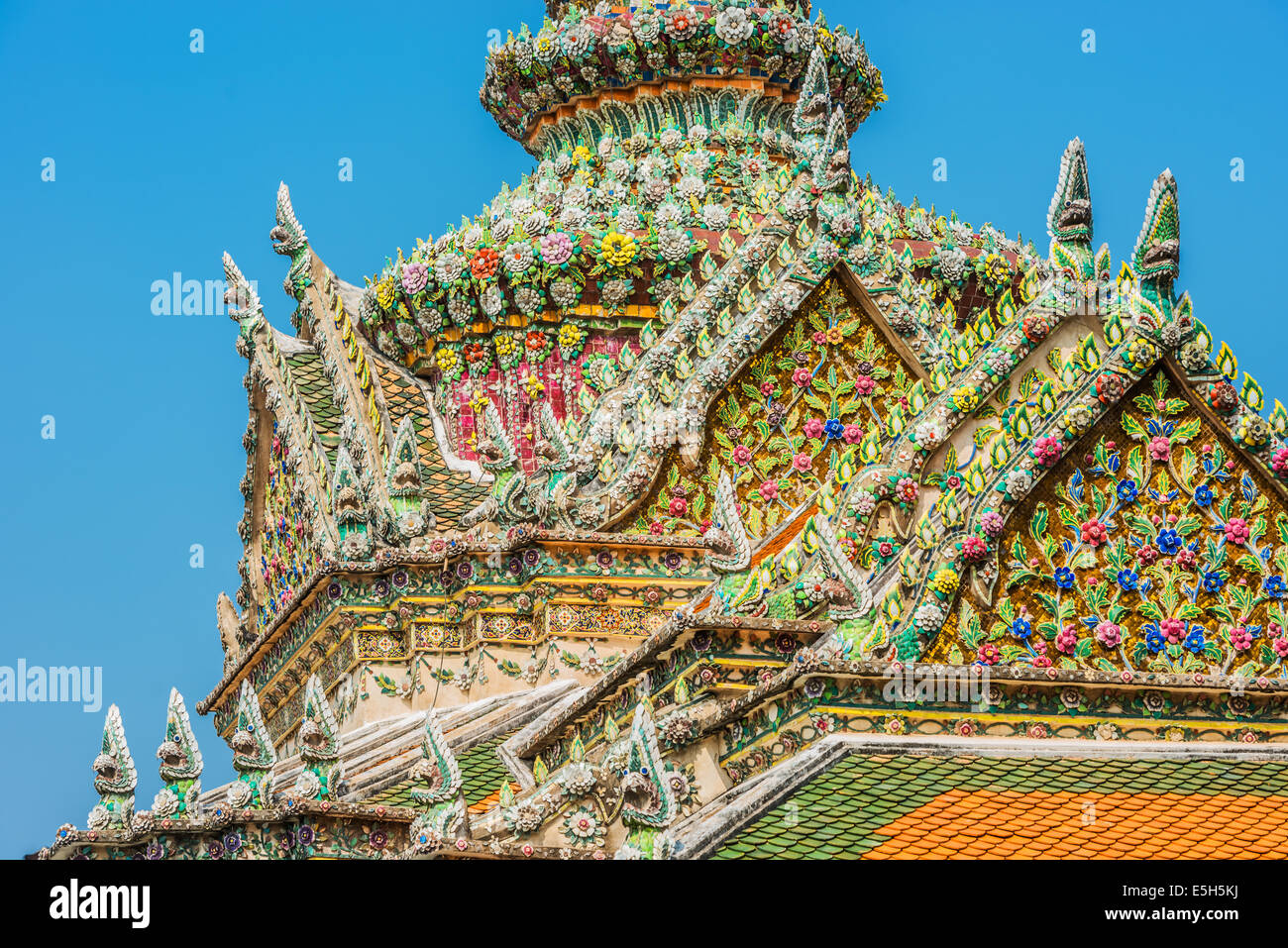 Sur le toit du grand palais détail chedi Thaïlande Bangkok Banque D'Images
