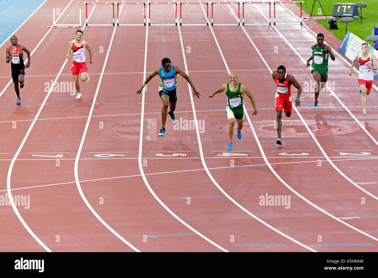 Hampden Park, Glasgow, Écosse, Royaume-Uni, jeudi, 31 juillet 2014. Cornel Fredericks, Afrique du Sud, remporte l'or, Jehue Gordon, Trinité-et-Tobago, Silver, Jeffery Gibson, Bahamas, Bronze à la finale masculine du 400m haies aux Jeux du Commonwealth de Glasgow 2014 Banque D'Images