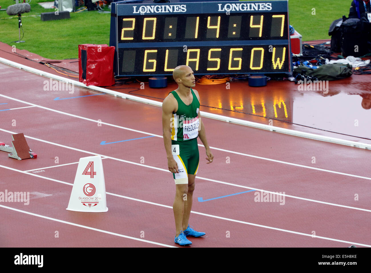 Hampden Park, Glasgow, Écosse, Royaume-Uni, jeudi, 31 juillet 2014. Cornel Fredericks, lauréat de la médaille d’or d’Afrique du Sud, avant la finale masculine du 400m haies aux Jeux du Commonwealth de Glasgow 2014 Banque D'Images