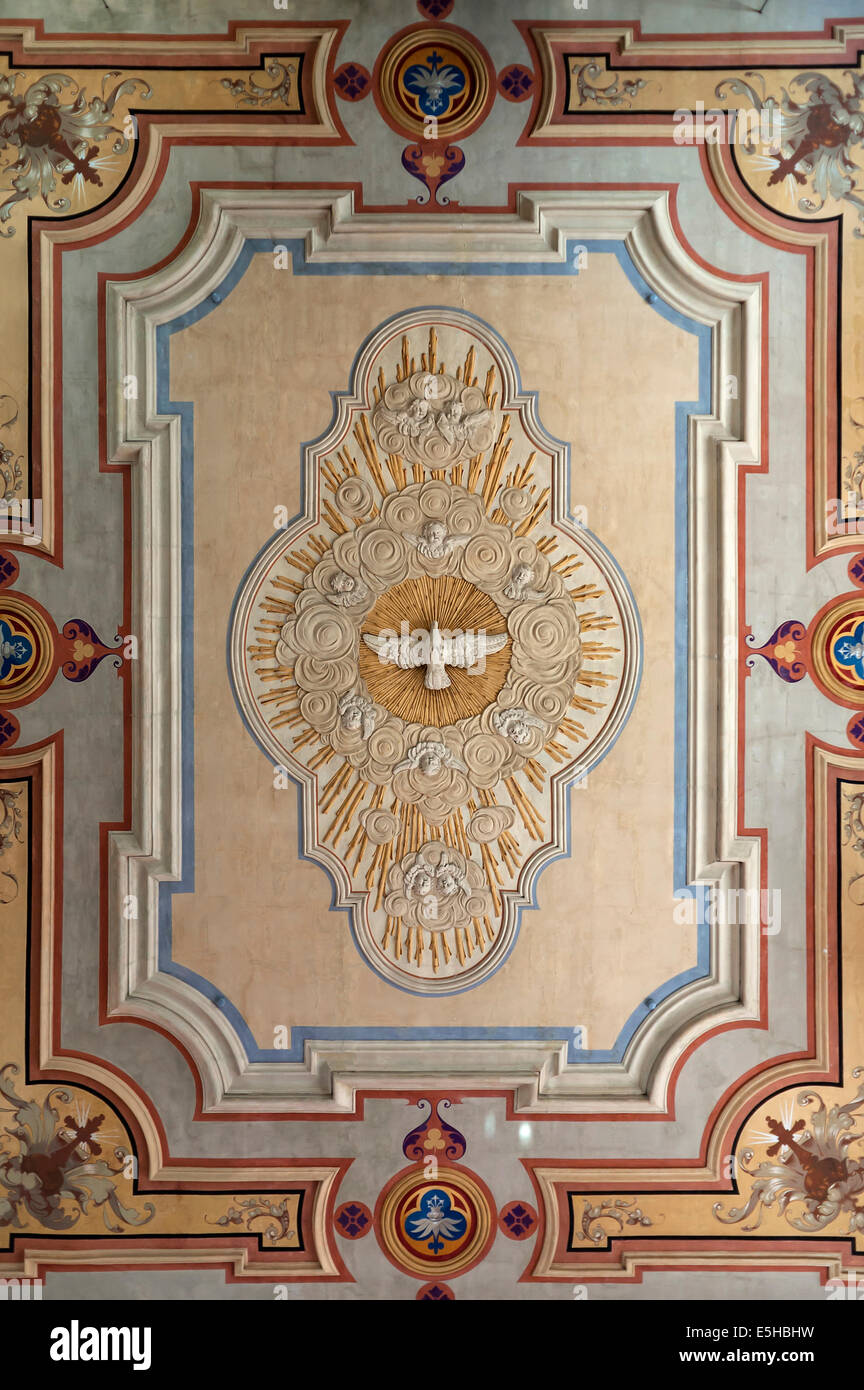 Plafond baroque avec colombe de la paix dans l'église de Mayence, aujourd'hui, le Kirche in Franken museum, Bad Windsheim, Moyenne-franconie Banque D'Images