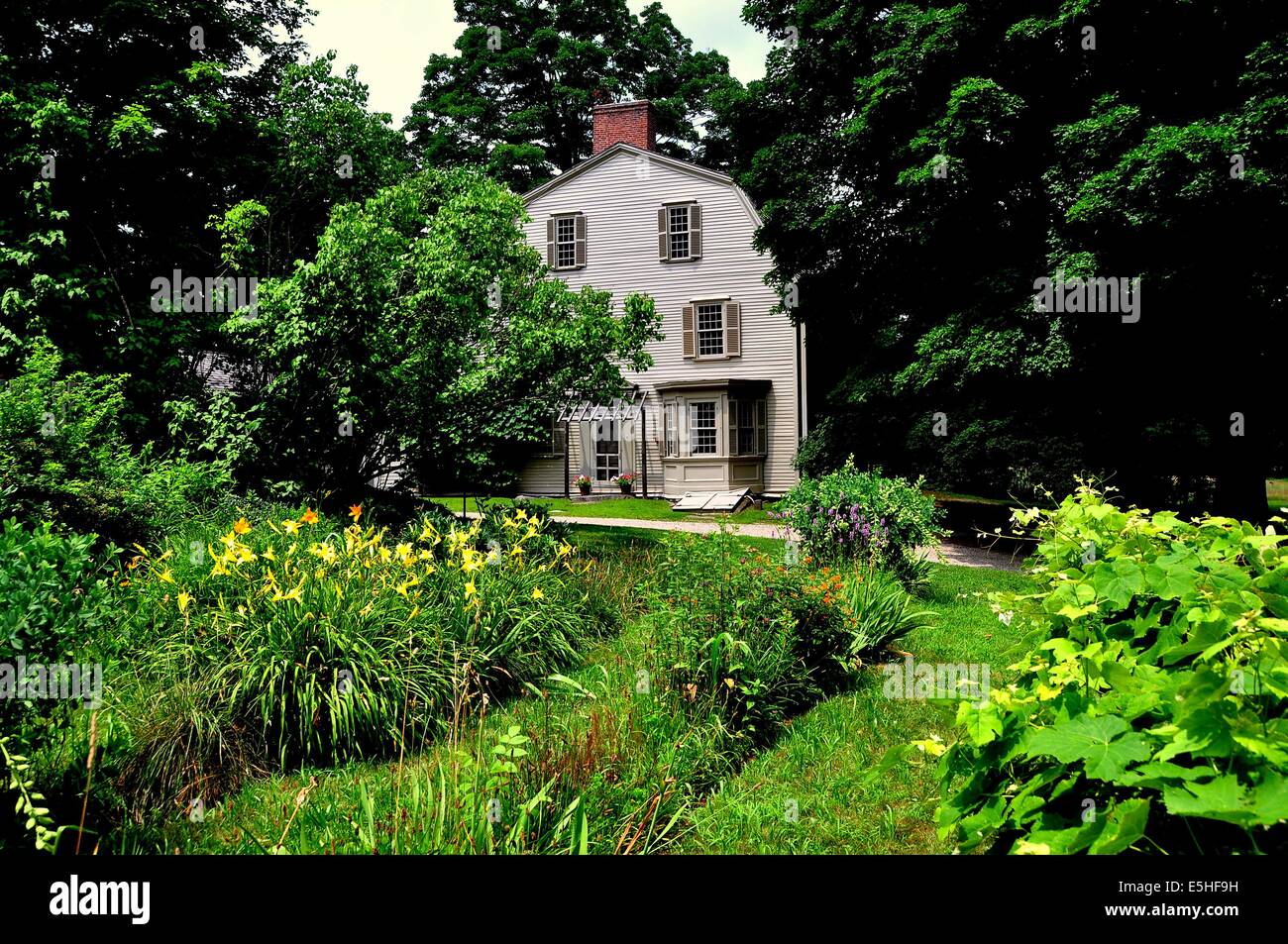 CONCORD, MASSACHUSETTS : Le 1770 Olde Manse et jardins en parc historique national Minuteman Banque D'Images