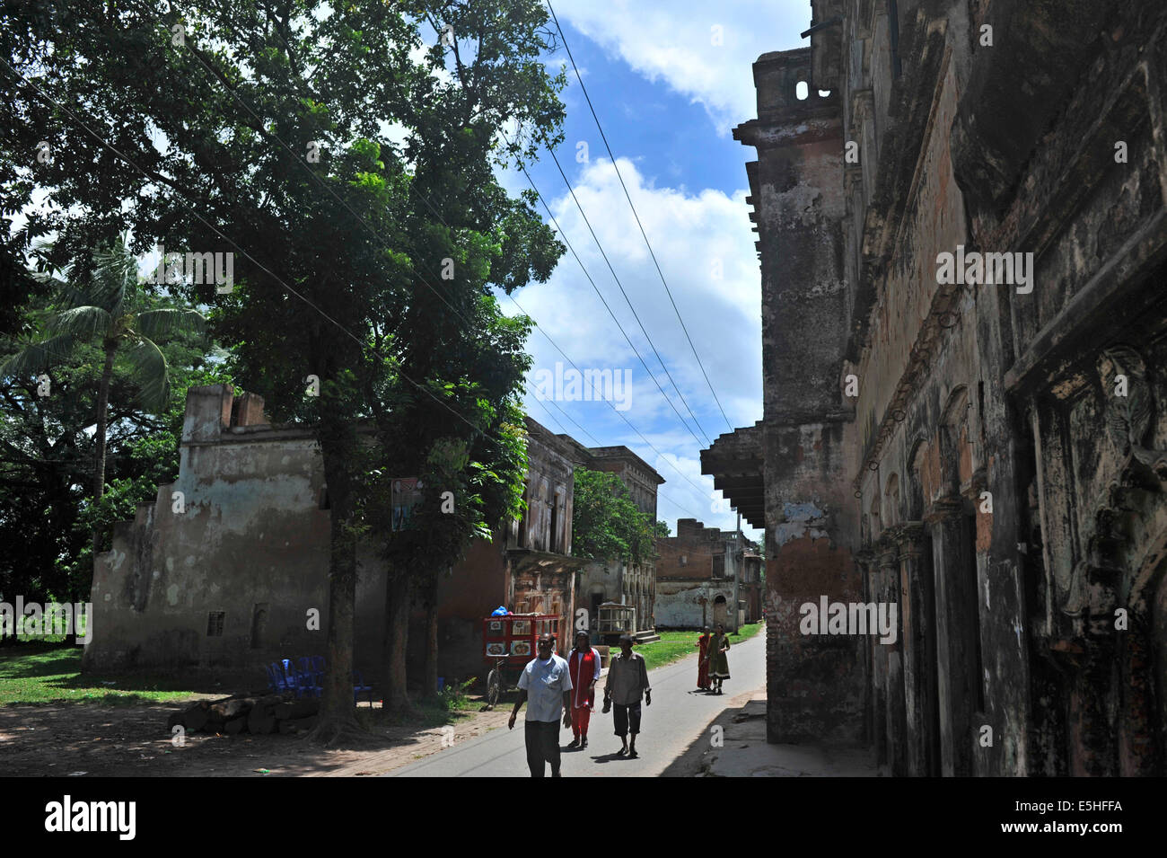 Les gens profitent dans Shonargaon Superheterodyne-regular vieille ville. Shonargaon, signifie 'gold', c'est un 19e siècle ancien centre commercial de tissus de coton pendant l'heure et maintenant isolée. © Mohammad Asad/Pacific Press/Alamy Live News Banque D'Images