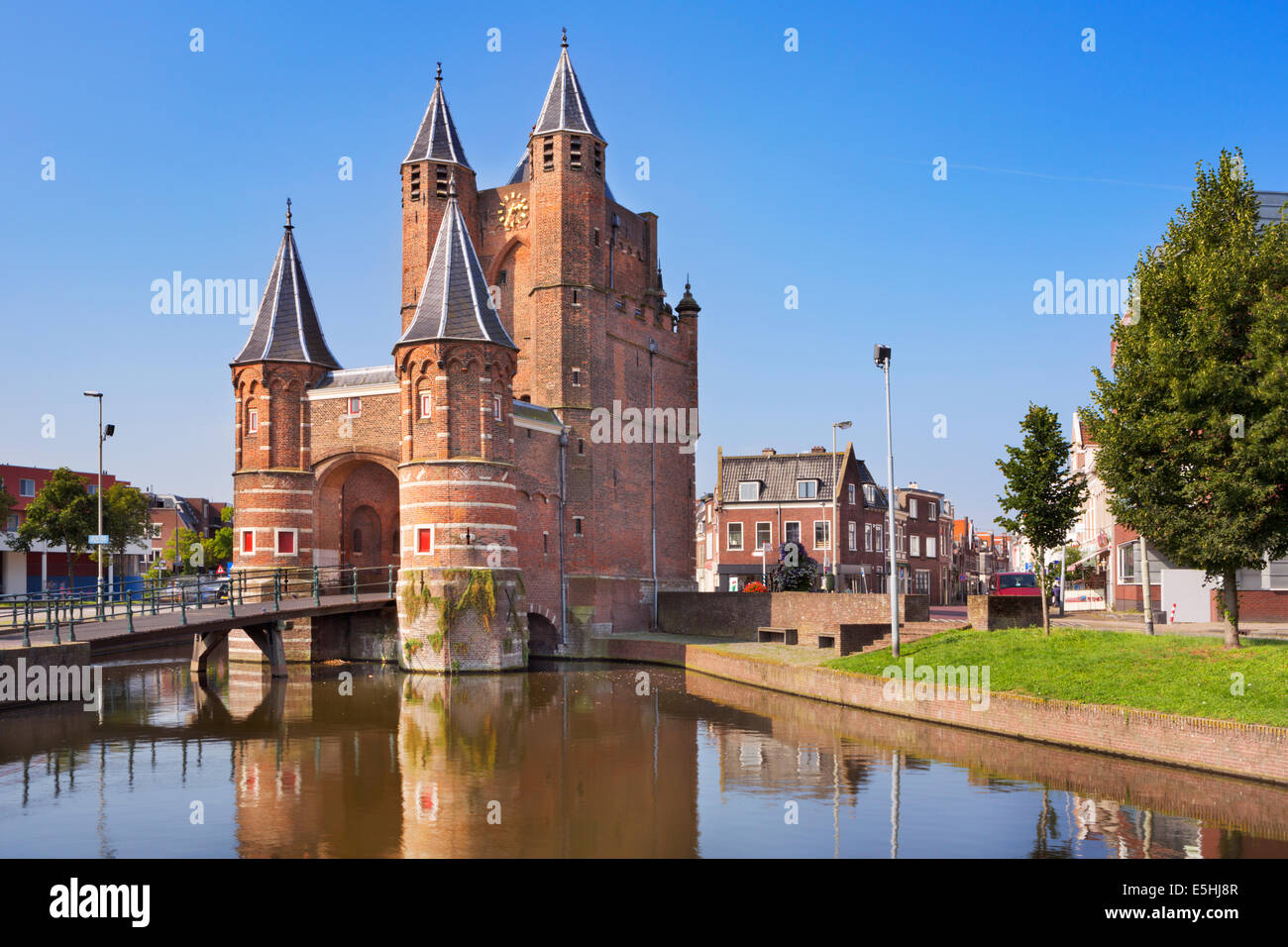 L'Amsterdamse Poort porte de ville à Haarlem, Pays-Bas Banque D'Images