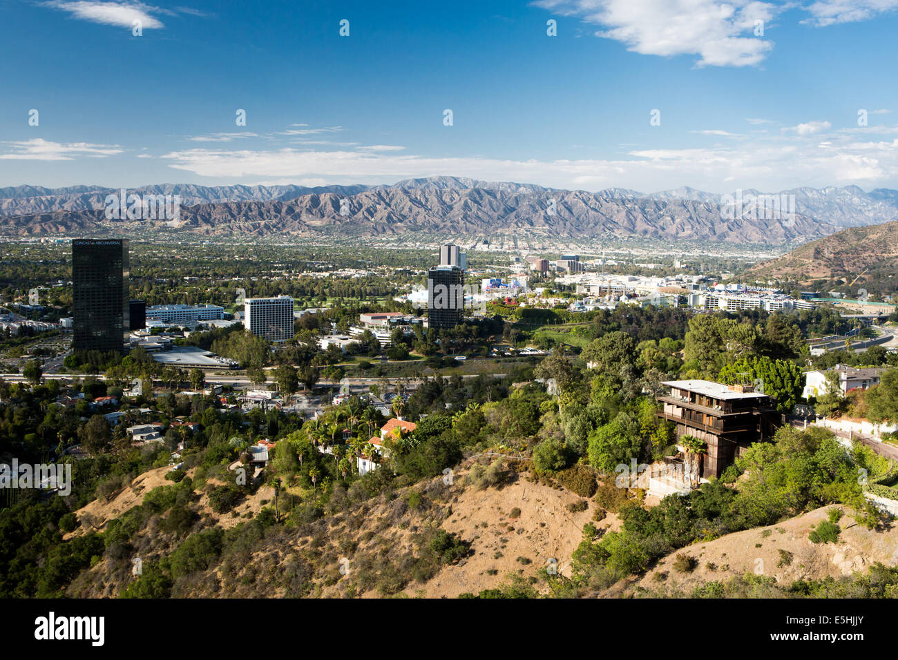 Une vue sur Burbank sur une chaude journée d'été claire à Los Angeles, Californie, USA Banque D'Images